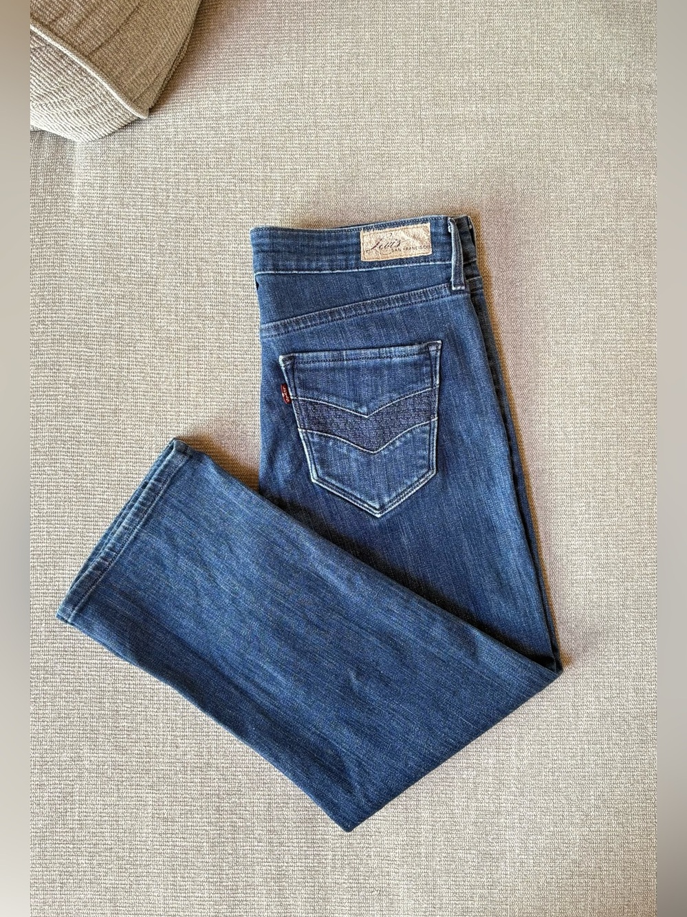 Levi's women Dark Blue Straight-Leg Jeans. Excellent condition